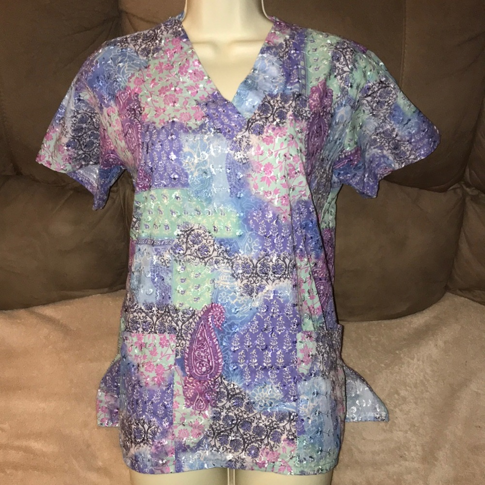 XS pre 💕 pastel colored scrub top